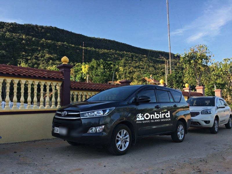 Phu Quoc Private car rental modern 7 seater car with English