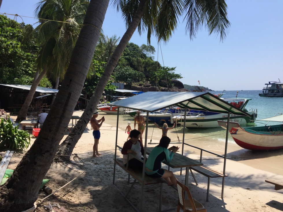 Pictures of Fingernail island was captured the beach area due to construction and vessel, boat was too crowded at noon.