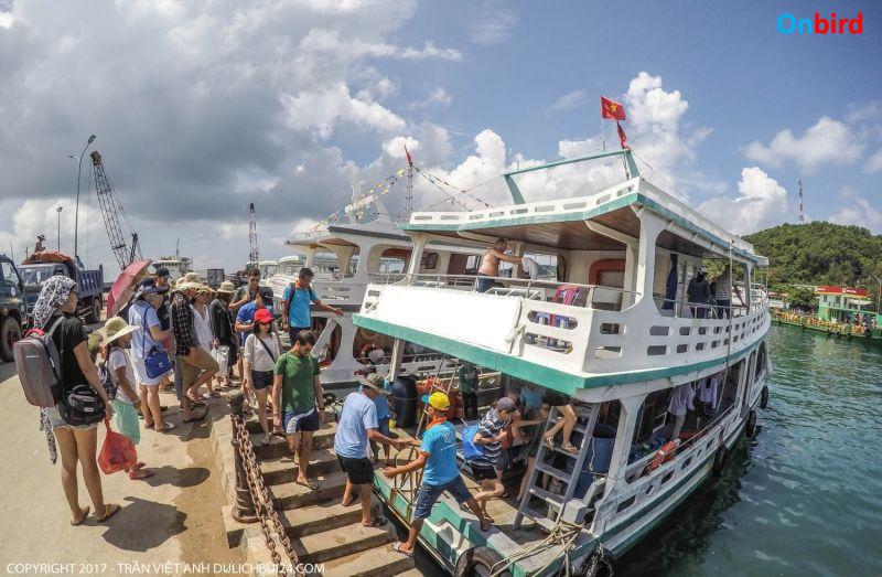 Touristy boat before leaving An Thoi harbor - Phu Quoc Snorkeling - Phu Quoc Snorkeling Tips
