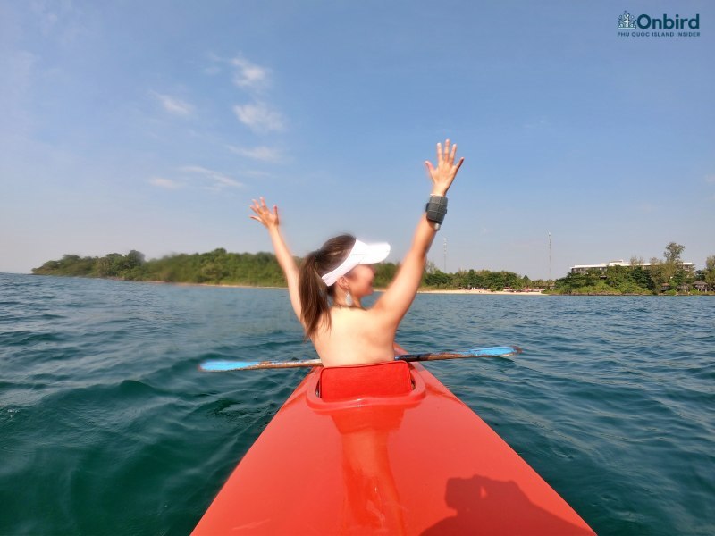 Kayaking in Vung Bau Bay with kinggi