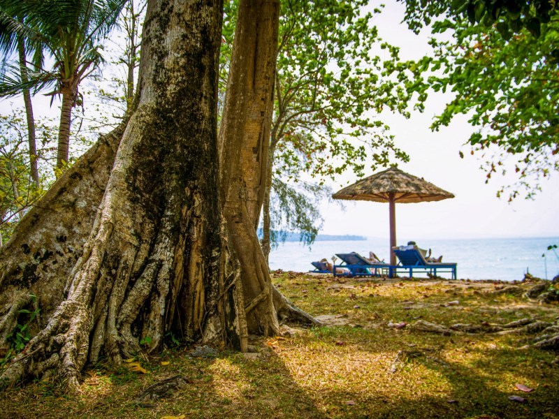 Không gian yên bình cạnh bờ biển của Bamboo Cottages Phú Quốc