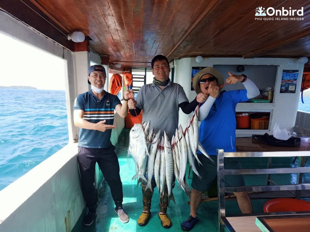 Deep sea fishing in Phu Quoc island Vietnam (13)