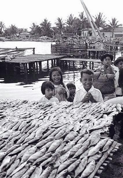 Dương Đông, 50 Năm ... Điểm Chụp Gần Chợ Cá. Bìa Phải Là Nhà Thùng Hưng Thành. Gần Bìa Trái Là Nhà Thùng Hồng Đại