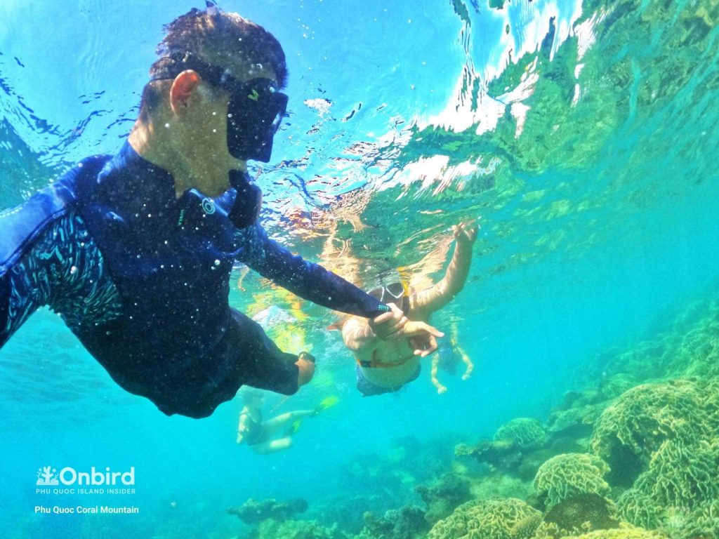 Khue's boyfriend was took cared of by our guide in the snorkeling time