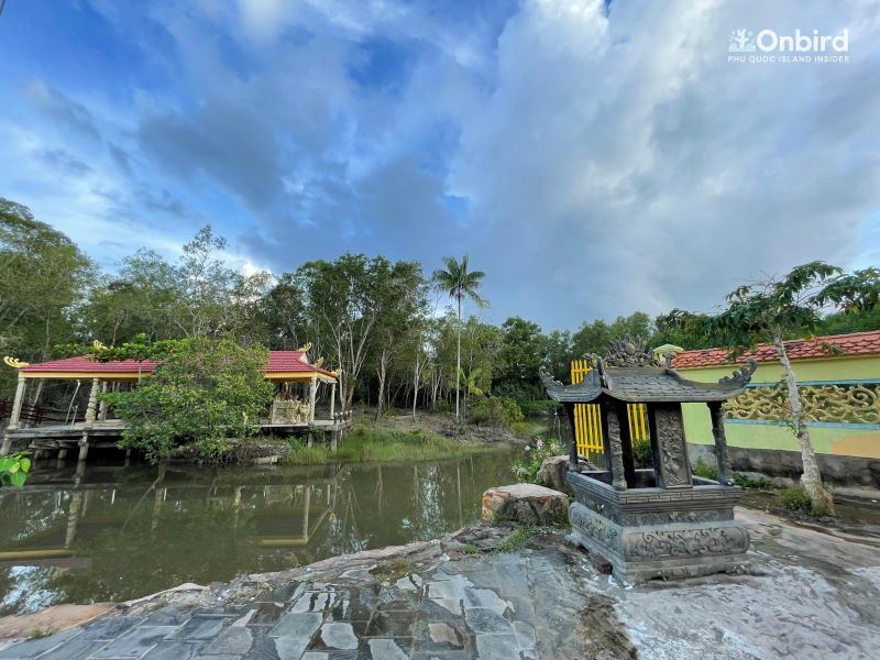 Den Tho Nguyen Trung Truc Temple Cua Can (2)