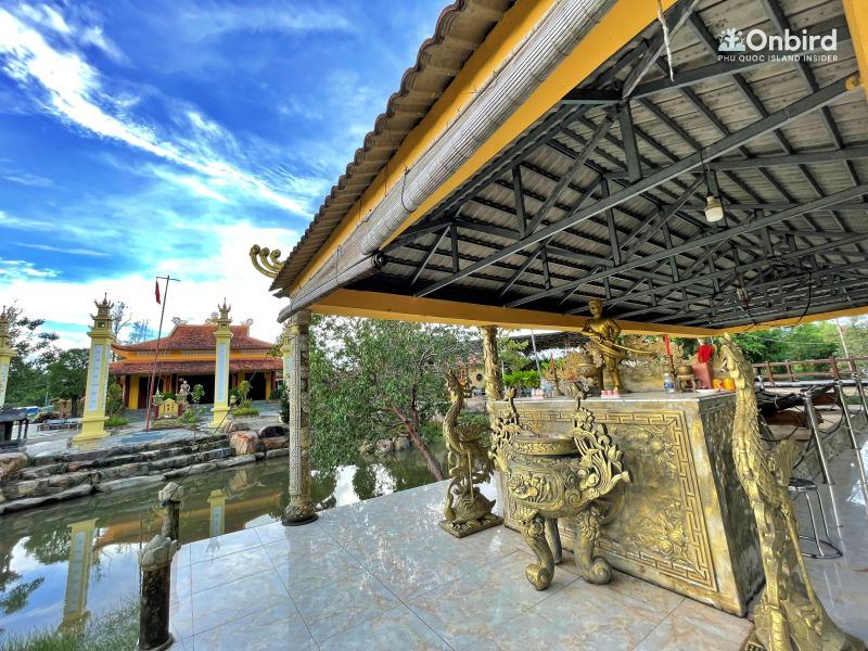 Den Tho Nguyen Trung Truc Temple Cua Can (20)