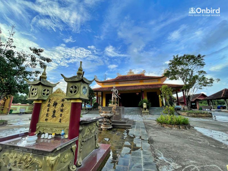 Den Tho Nguyen Trung Truc Temple Cua Can (4)