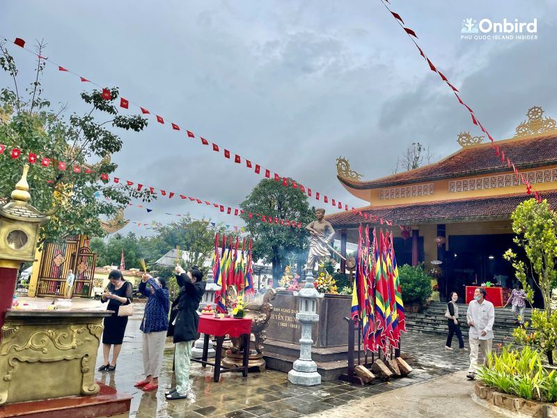 Den Tho Nguyen Trung Truc Temple Cua Can (7)