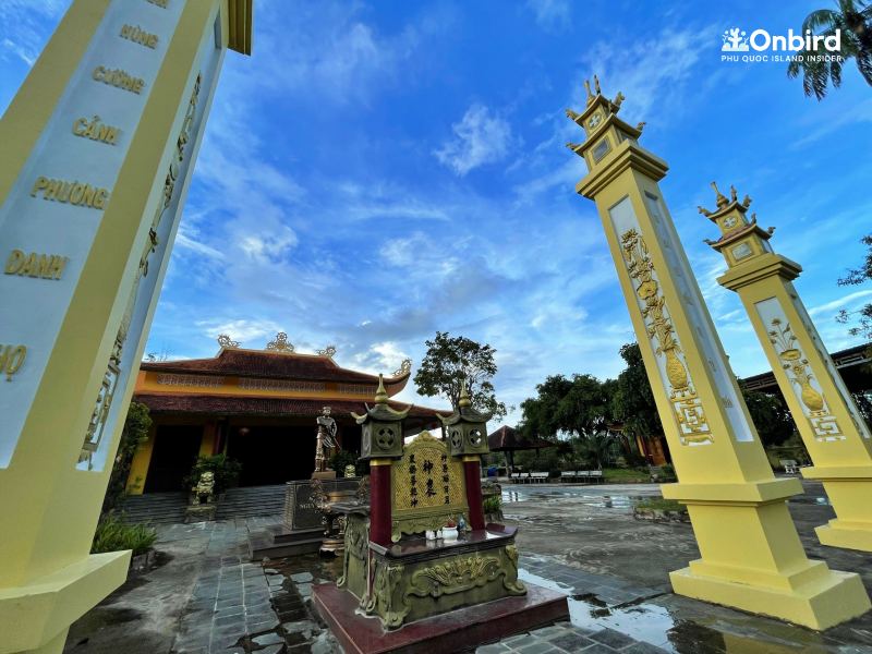 Den Tho Nguyen Trung Truc Temple Cua Can Phu Quoc (11)
