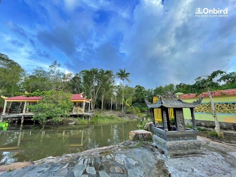 Den Tho Nguyen Trung Truc Temple Cua Can Phu Quoc (6)
