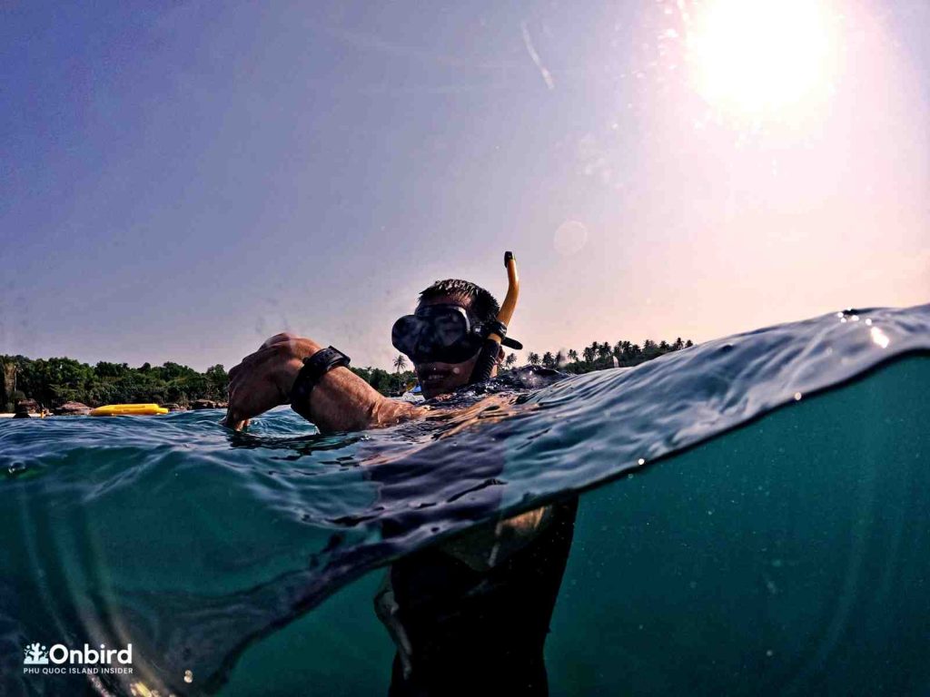 Professional diving mask for sale in Phu Quoc Island, Vietnam
