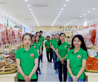 Phu Quoc locals selling regional specialty products, showcasing traditional business opportunities.