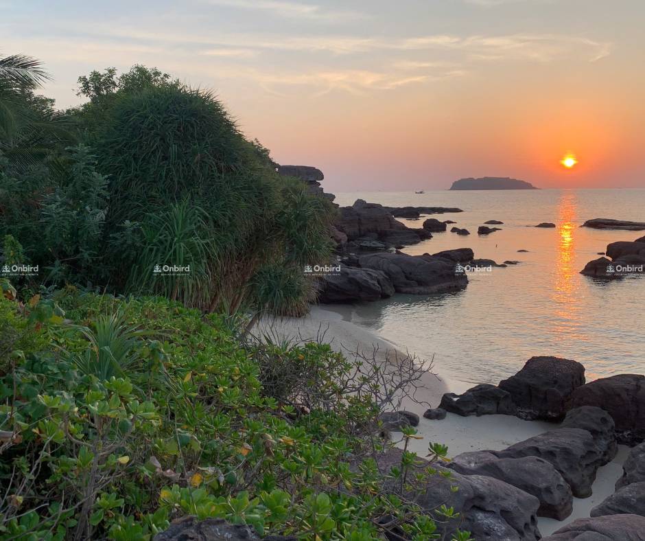 Ánh hoàng hôn dần tàn trên hòn đảo nhỏ thuộc quần đảo An Thới