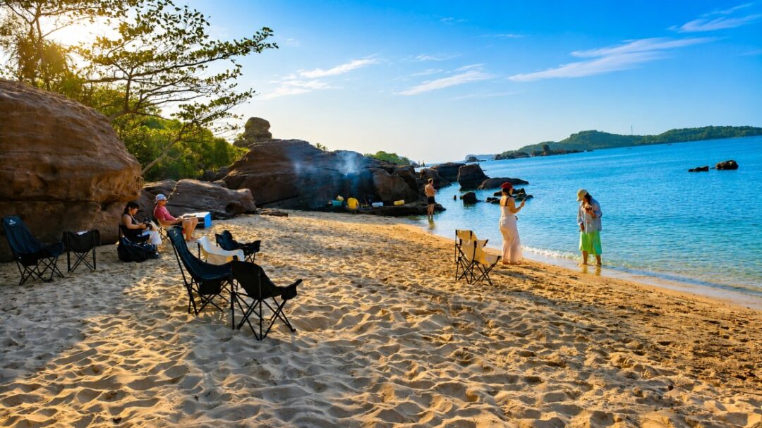 [Group Island Hopping] Island Hopping: 4 Islands and 2 Coral Reefs & Relaxing (Max 12 PAX)