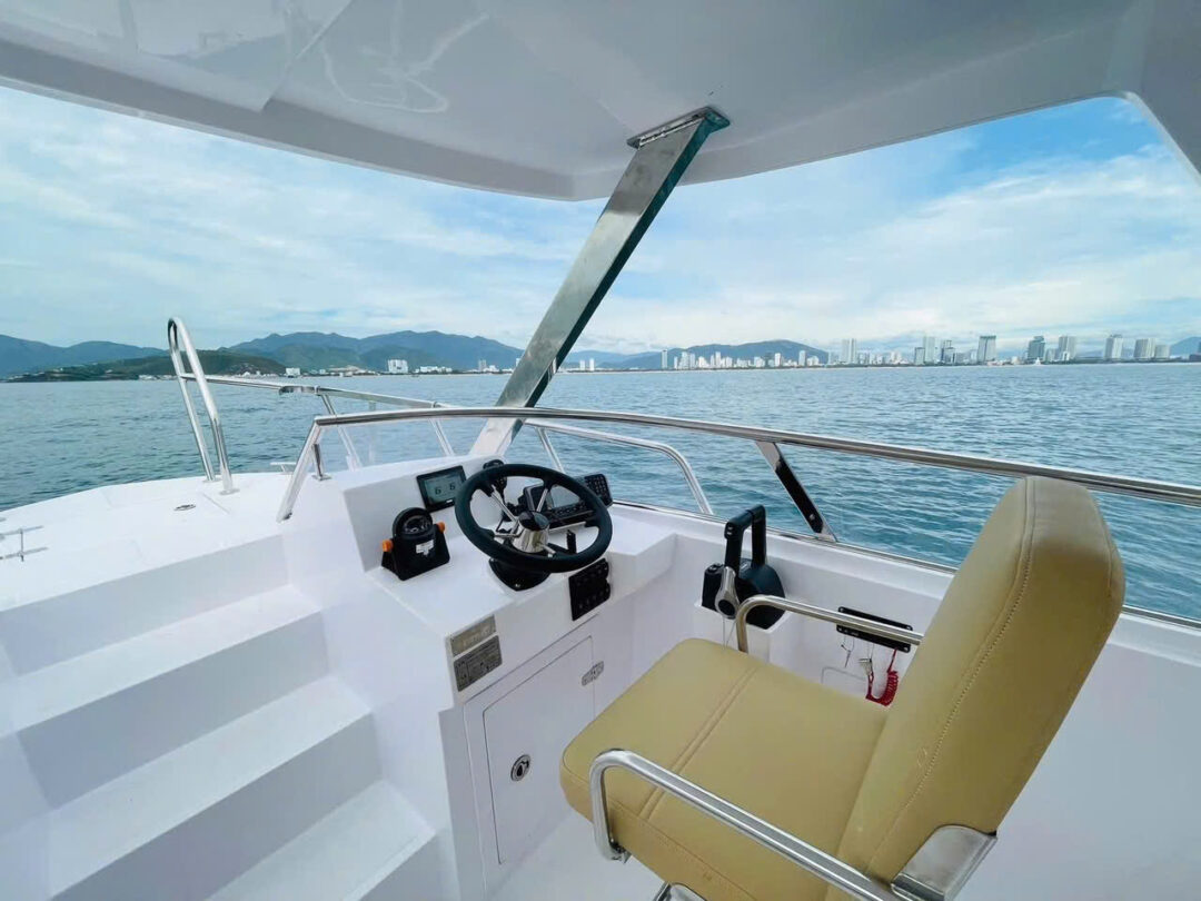 OnBird speedboat fleet for safety and comfortable travel, island, snorkeling tour