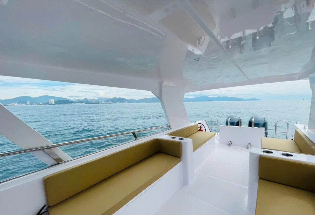 OnBird speedboat fleet for safety and comfortable travel, island, snorkeling tour